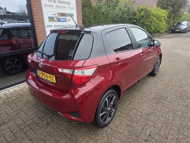 Occasion Toyota Yaris 112 PK (82 kW) 2018 Rood Hatchback