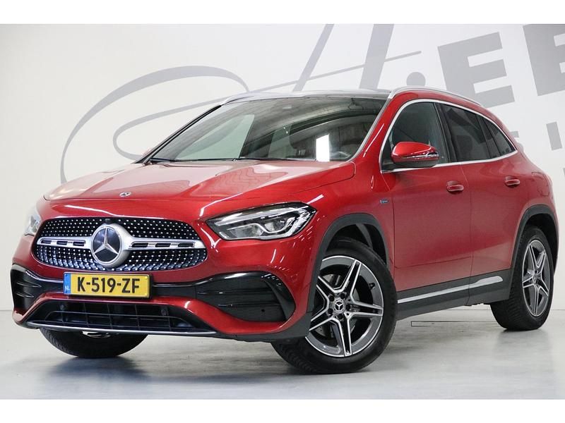 Rood Occasion 2021 Mercedes GLA250 Business SUV | € 25.950 (Super prijs) - Afbeelding 1/4