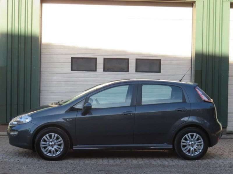 Grijs Gebruikt 2014 Fiat Punto Evo Street Hatchback | € 5.950 (Iets duurder) - Afbeelding 1/4