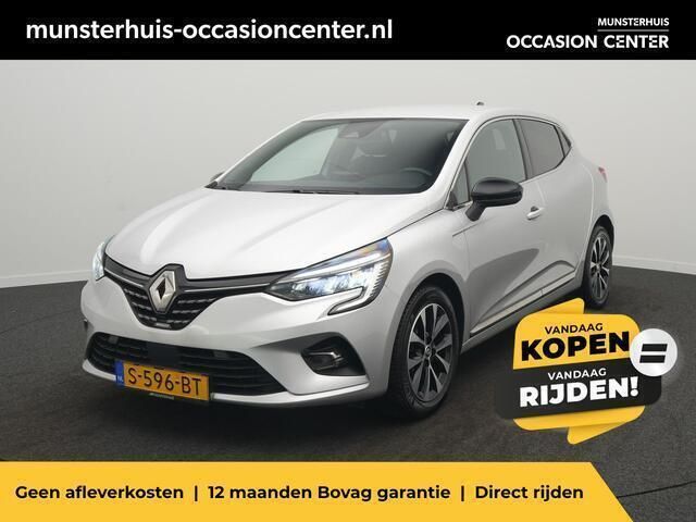 Grijs metallic Gebruikt 2023 Renault Clio V Techno Hatchback | € 15.950 (Eerlijke prijs) - Afbeelding 1/4