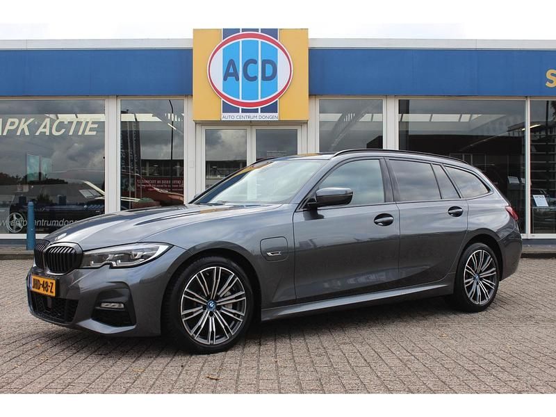 Grijs Gebruikt 2022 BMW 330 Stationwagen | € 25.900 (Goede deal) - Afbeelding 1/4