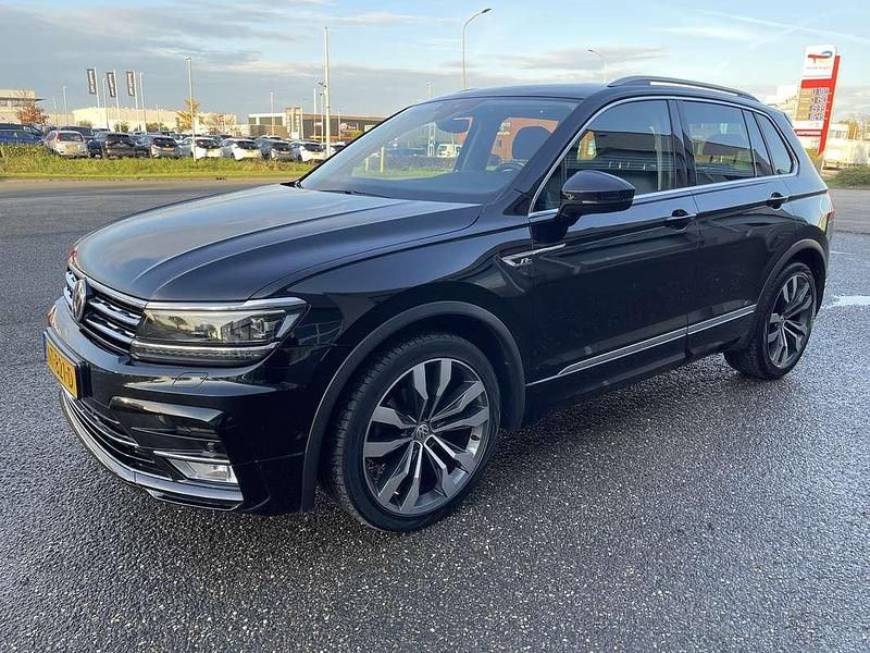 Zwart Gebruikt 2017 VW Tiguan Highline SUV | € 21.500 (Eerlijke prijs) - Afbeelding 1/4