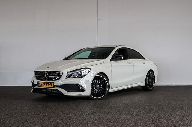 Wit Gebruikt 2016 Mercedes CLA180 AMG Sedan | € 19.950 (Eerlijke prijs) - Afbeelding 1/4