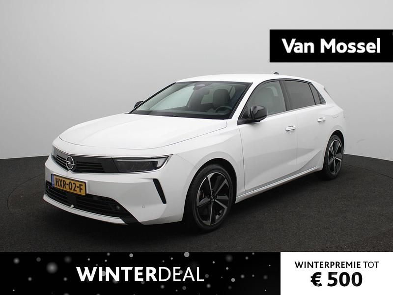 Wit Occasion 2022 Opel Astra Elegance Hatchback | € 24.440 (Eerlijke prijs) - Afbeelding 1/4
