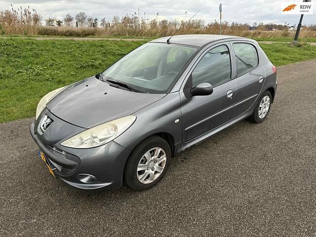 Grijs Gebruikt 2010 Peugeot 206+ Hatchback | € 1.999 (Goede deal) - Afbeelding 1/4