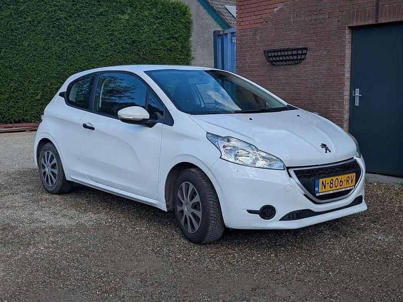 Wit Gebruikt 2013 Peugeot 208 Access Hatchback | € 3.800 (Goede deal) - Afbeelding 1/4