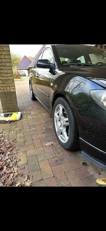 Zwart Gebruikt 2004 Mazda 3 Active Sedan | € 2.699 (Iets duurder) - Afbeelding 1/4
