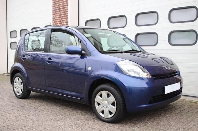 Occasion Daihatsu Sirion 87 PK (63 kW) 2006 Blauw Hatchback