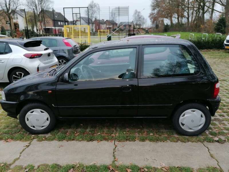 Zwart Gebruikt 2002 Suzuki Alto Hatchback | € 898 (Eerlijke prijs) - Afbeelding 1/4