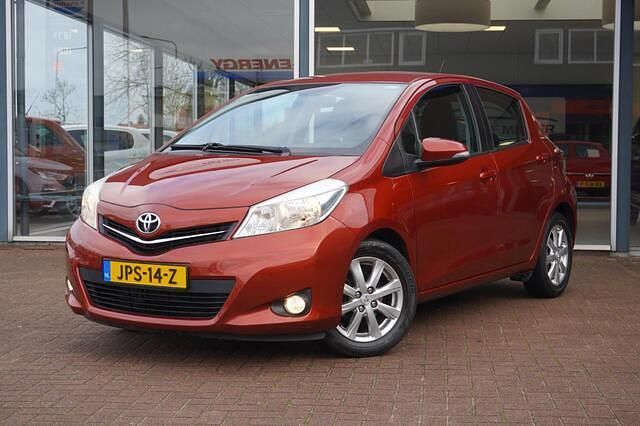 Occasion Toyota Yaris Comfort 99 PK (72 kW) 2014 Rood (metallic) Hatchback