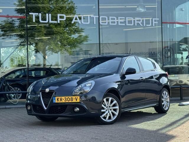 Grijs Gebruikt 2016 Alfa Romeo Giulietta Super Hatchback | € 16.949 (Eerlijke prijs) - Afbeelding 1/4