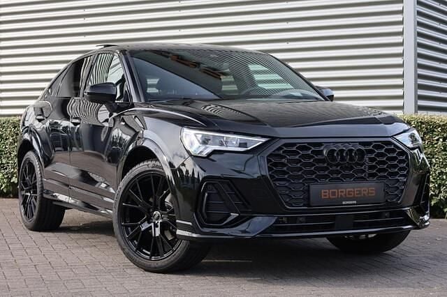 Zwart Gebruikt 2024 Audi Q3 Sportback Ambiente SUV | € 57.950 - Afbeelding 1/4