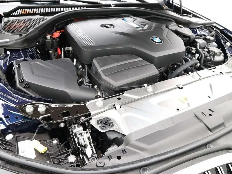 Nieuw BMW 330e Shadowline 292 PK (214 kW) 2025 Blauw Sedan