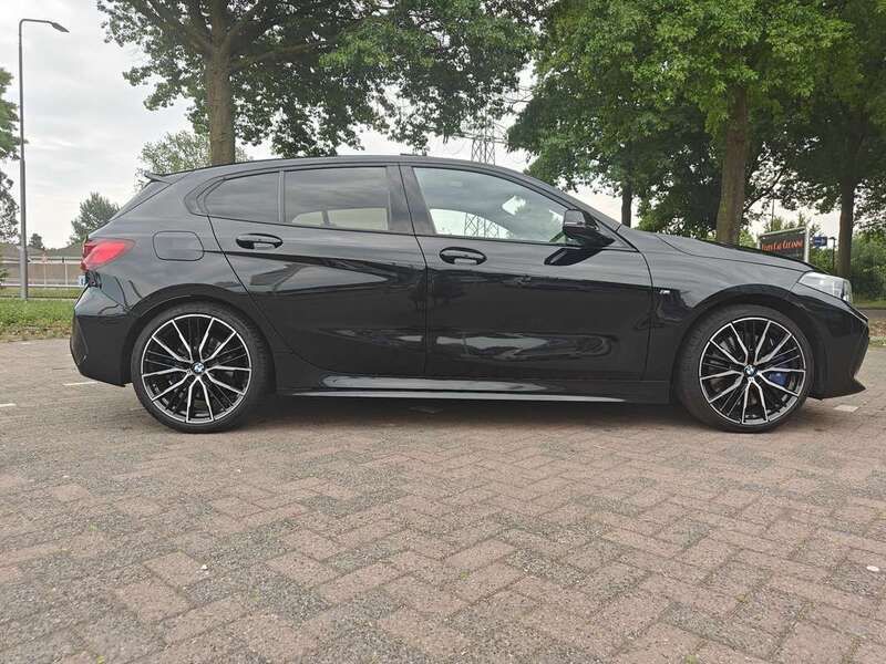 Zwart Gebruikt 2020 BMW 118 Hatchback | € 27.000 - Afbeelding 1/4