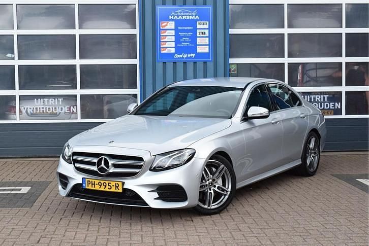 Grijs Occasion 2017 Mercedes E200 Avantgarde Sedan | € 28.650 (Eerlijke prijs) - Afbeelding 1/4