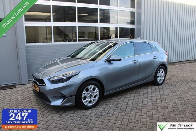 Grijs (metallic) Occasion 2022 Kia Ceed Hatchback | € 18.450 (Eerlijke prijs) - Afbeelding 1/4
