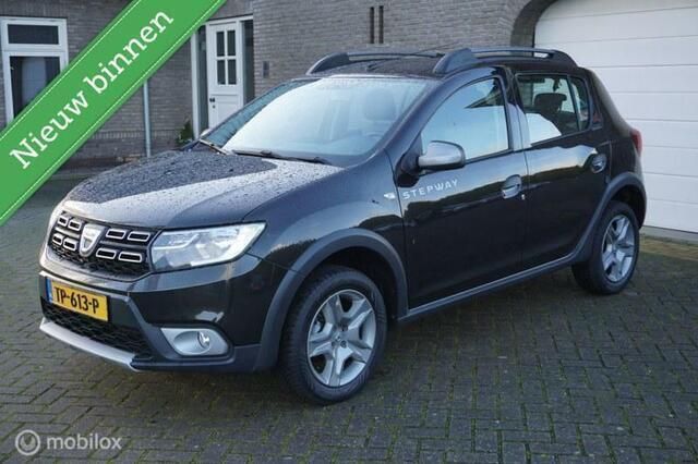 Zwart Gebruikt 2017 Dacia Sandero Stepway Hatchback | € 8.950 (Eerlijke prijs) - Afbeelding 1/4
