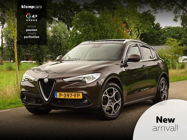 Bruin Gebruikt 2017 Alfa Romeo Stelvio Super SUV | € 21.770 - Afbeelding 1/4