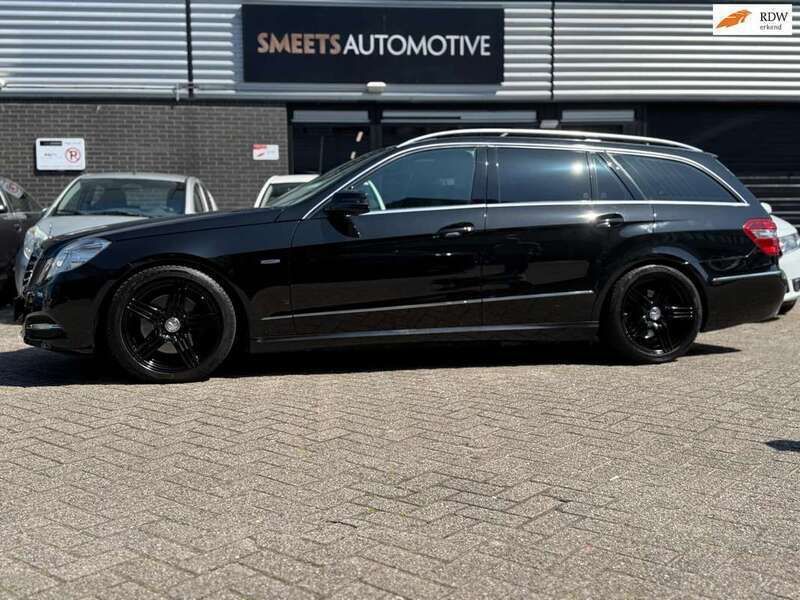 Zwart, metallic lak Gebruikt 2012 Mercedes E350 Elegance Stationwagen | € 17.950 (Iets duurder) - Afbeelding 1/4
