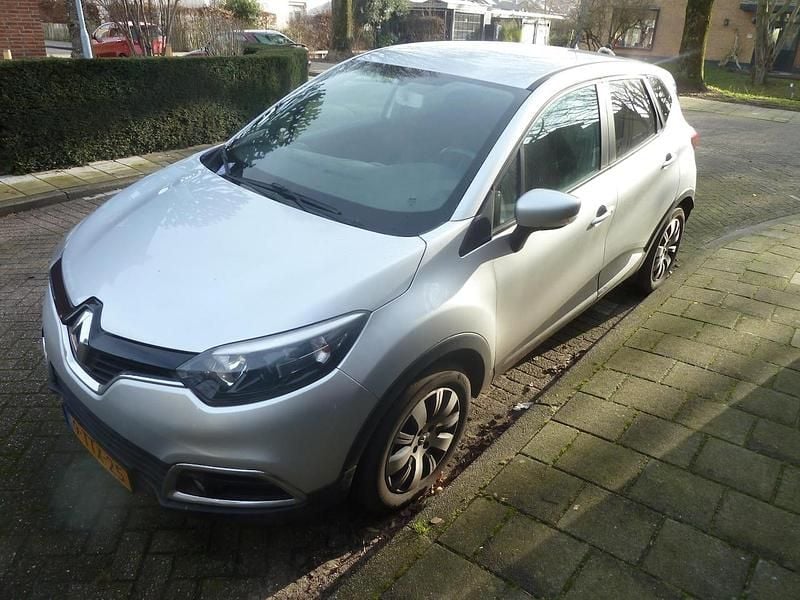 Grijs Occasion 2014 Renault Captur Expression SUV | € 3.350 (Super prijs) - Afbeelding 1/4