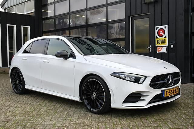 Wit Gebruikt 2019 Mercedes A160 Premium Plus Hatchback | € 19.999 (Eerlijke prijs) - Afbeelding 1/4