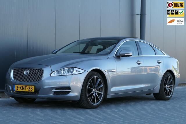 Grijs, metallic lak Gebruikt 2012 Jaguar XJ Portfolio Sedan | € 13.940 (Super prijs) - Afbeelding 1/4