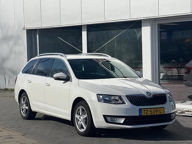 Occasion Skoda Octavia Business Line 105 PK (77 kW) 2014 Wit Stationwagen