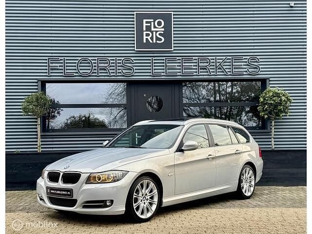Zilver Gebruikt 2010 BMW 318 Stationwagen | € 9.450 - Afbeelding 1/4