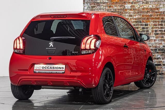 Rood Gebruikt 2016 Peugeot 108 Active Hatchback | € 6.750 (Iets duurder) - Afbeelding 1/3
