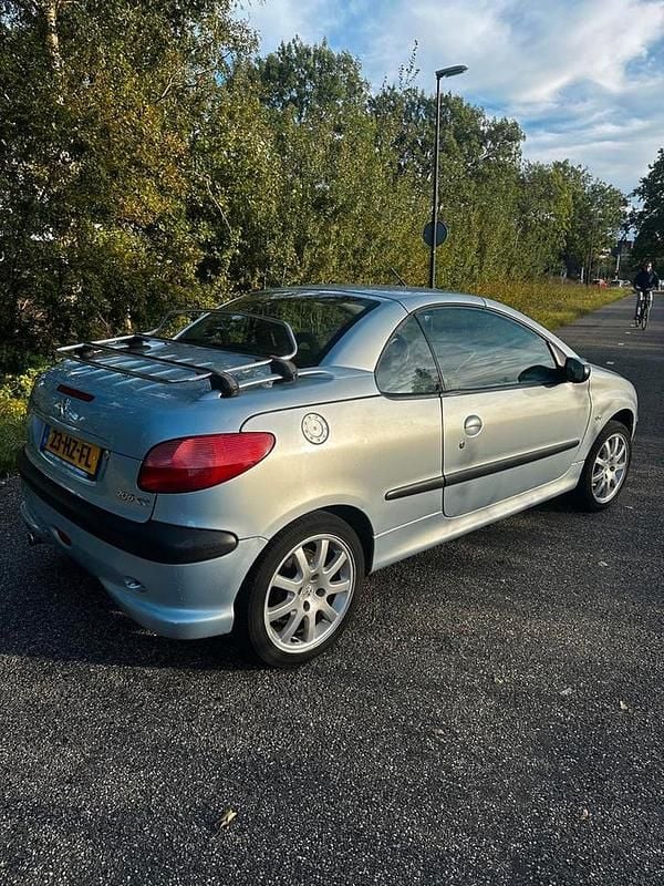 Gebruikt 2002 Peugeot 206 CC Cabriolet | € 1.995 (Iets duurder) - Afbeelding 1/4