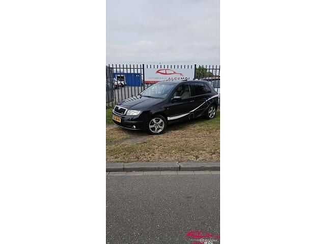 Zwart Occasion 2002 Skoda Fabia Elegance Hatchback | € 1.550 (Eerlijke prijs) - Afbeelding 1/4