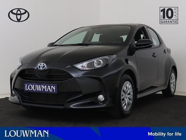 Zwart Gebruikt 2024 Toyota Yaris Active Hatchback | € 21.950 (Goede deal) - Afbeelding 1/4