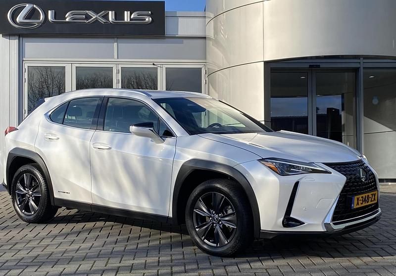 Wit Gebruikt 2022 Lexus UX 250h Luxury Line SUV | € 33.400 (Eerlijke prijs) - Afbeelding 1/4