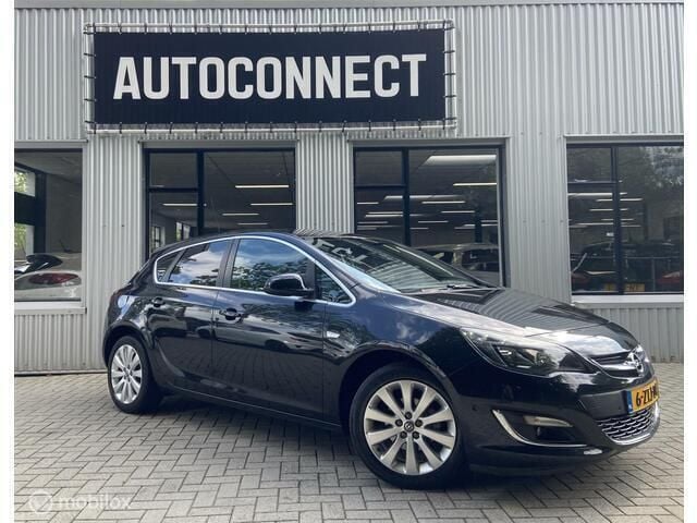 Zwart Gebruikt 2014 Opel Astra Hatchback | € 5.950 (Eerlijke prijs) - Afbeelding 1/4
