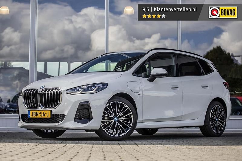 Wit Gebruikt 2023 BMW 225 Active Tourer M Sport MPV | € 32.650 (Eerlijke prijs) - Afbeelding 1/4