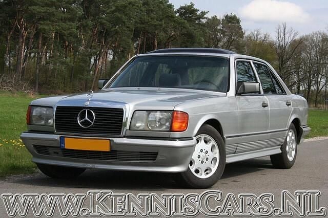 Zilver (metallic) Gebruikt 1980 Mercedes 380 Sedan | € 13.950 - Afbeelding 1/4