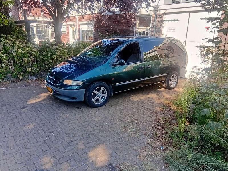 Groen Gebruikt 1999 Chrysler Grand Voyager MPV | € 6.499 - Afbeelding 1/4
