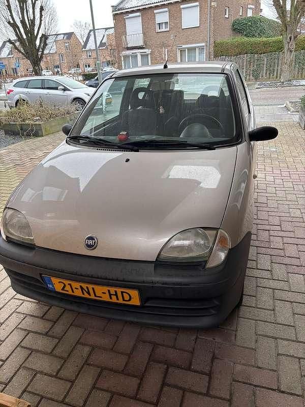 Grijs Gebruikt 2003 Fiat Seicento S Hatchback | € 1.250 (Eerlijke prijs) - Afbeelding 1/4