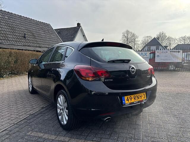 Occasion Opel Astra Cosmo 140 PK (102 kW) 2011 Zwart (metallic) Hatchback