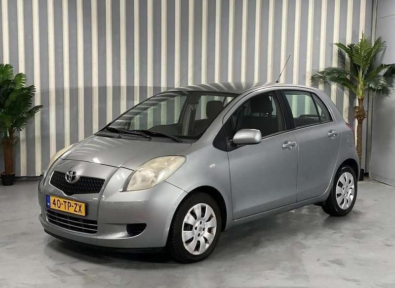 Zilver Occasion 2007 Toyota Yaris Sol MPV | € 4.320 (Eerlijke prijs) - Afbeelding 1/4