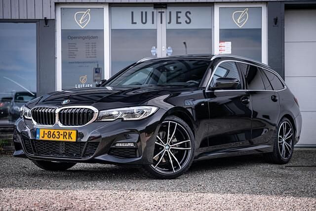 Zwart, metallic lak Gebruikt 2020 BMW 320 M Sport Stationwagen | € 33.900 (Eerlijke prijs) - Afbeelding 1/4