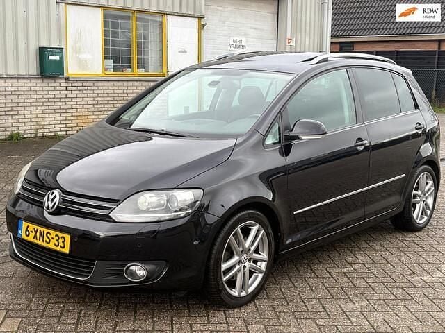 Zwart (metallic) Gebruikt 2010 VW Golf Plus Highline MPV | € 5.495 (Goede deal) - Afbeelding 1/4
