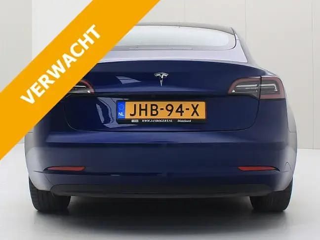 Blauw Gebruikt 2021 Tesla Model 3 Standard Range Sedan | € 25.900 (Eerlijke prijs) - Afbeelding 1/4