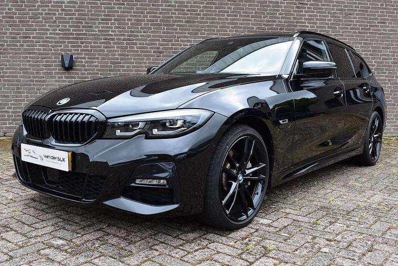 Occasion BMW 330e Executive 292 PK (214 kW) 2022 Zwart Stationwagen