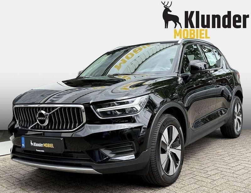Zwart Gebruikt 2022 Volvo XC40 Inscription SUV | € 32.450 (Super prijs) - Afbeelding 1/4