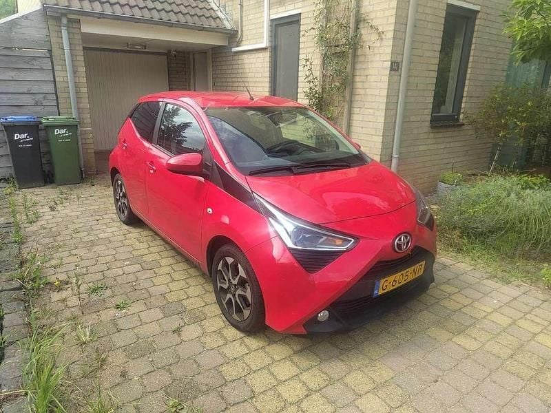 Gebruikt 2019 Toyota Aygo X-play Hatchback | € 9.995 (Eerlijke prijs) - Afbeelding 1/4