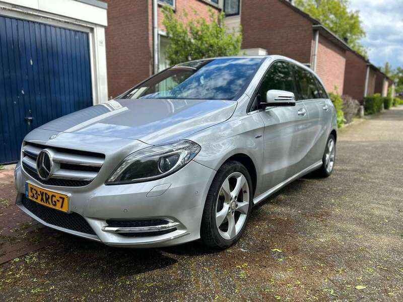 Grijs Gebruikt 2012 Mercedes B180 Ambition MPV | € 8.250 (Iets duurder) - Afbeelding 1/4