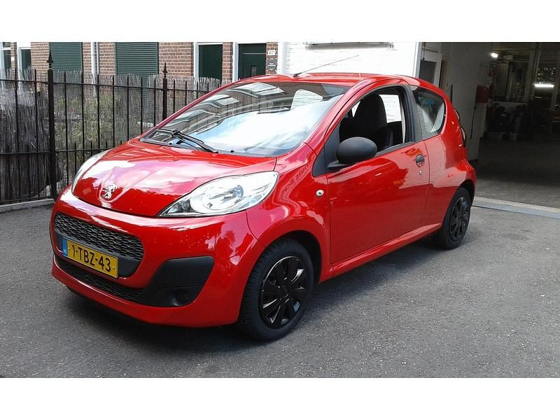 Rood Gebruikt 2013 Peugeot 107 Hatchback | € 2.999 (Super prijs) - Afbeelding 1/4