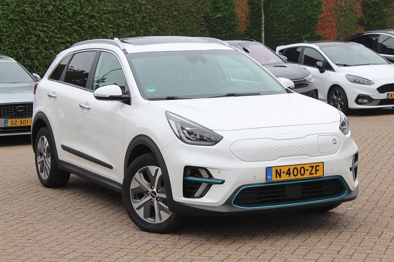 Wit (parellak) Gebruikt 2022 Kia e-Niro SUV | € 22.750 - Afbeelding 1/4