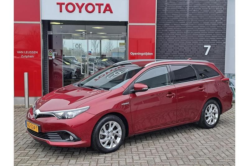Rood Occasion 2017 Toyota Auris Touring Sports Edition Stationwagen | € 15.499 (Eerlijke prijs) - Afbeelding 1/1